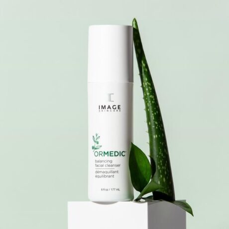 ORMEDIC-BALANCING-FACIAL-CLEANSER-LIFESTYLE-01_600x